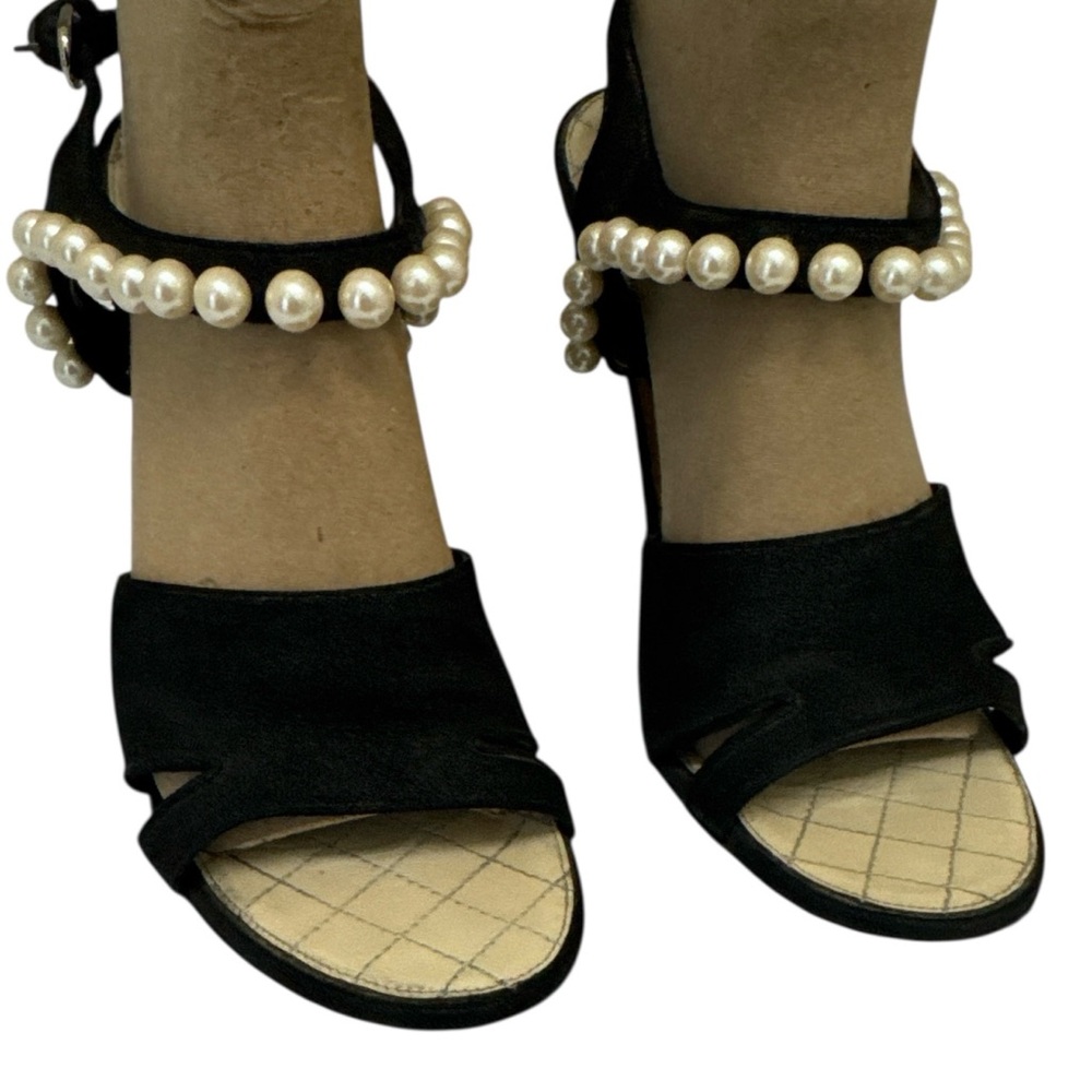 CHANEL‎ Black Satin Pearl Embellished Sandal Heels Women’s Size 40 Elegant Shoes - Picture 4 of 10